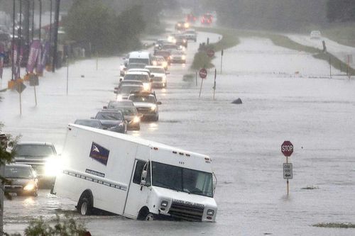 Dân Houston vật lộn với lũ lụt nặng sau bão Imelda