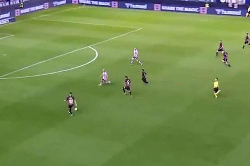 VIDEO bóng đá: Khó tin với pha phản công 6 vs 2 nhưng vẫn không ghi bàn ở La Liga