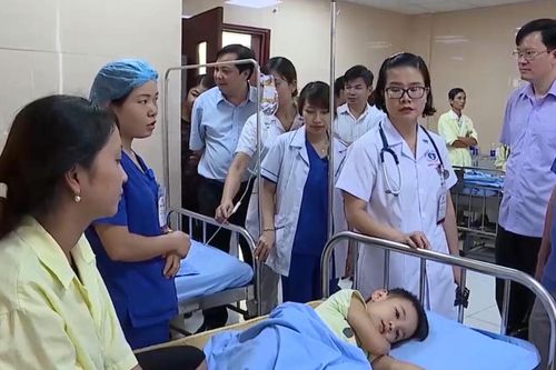 Thêm 4 người nhập viện nghi do ngộ độc thực phẩm