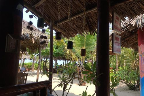 Nữ trưởng phòng bị đánh ghen, cả trăm người đến xem