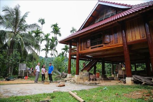 Lưu giữ nhà sàn truyền thống ở huyện miền núi Nghệ An
