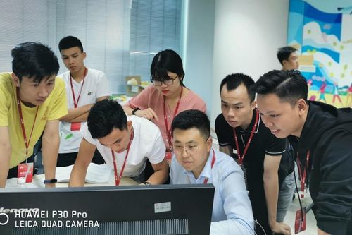 10 học viên từ các trường đại học, học viện của Bộ Công an được đào tạo đặc biệt về công nghệ