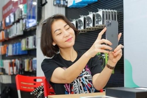 iPhone 11 xách tay đội giá cao ngất ngưởng khi về Việt Nam