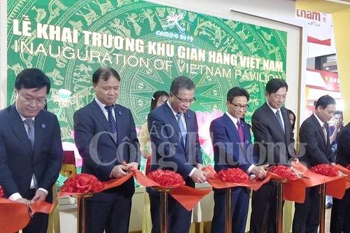 Phó Thủ tướng Vũ Đức Đam khai trương Khu gian hàng Việt Nam tại CAEXPO 2019