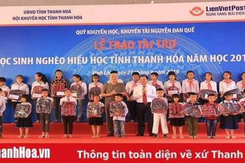 Trao Quỹ Khuyến học, khuyến tài Nguyễn Đan Quế cho học sinh nghèo hiếu học năm học 2019-2020