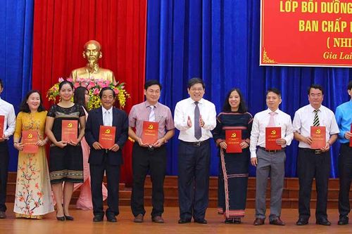 Gia Lai: Bế giảng lớp Bồi dưỡng cán bộ dự nguồn quy hoạch