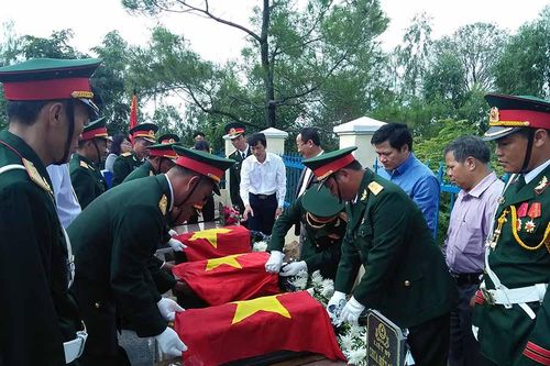 Kbang truy điệu và an táng hài cốt liệt sĩ