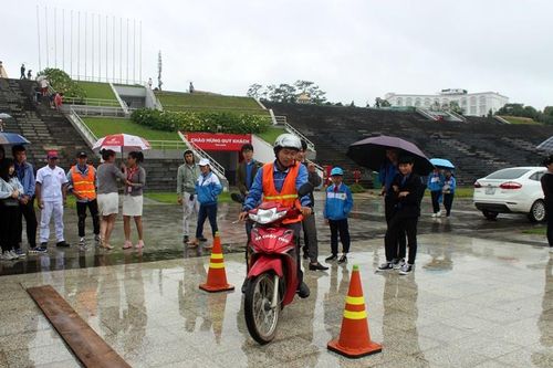 Thanh niên, học sinh, sinh viên với văn hóa giao thông