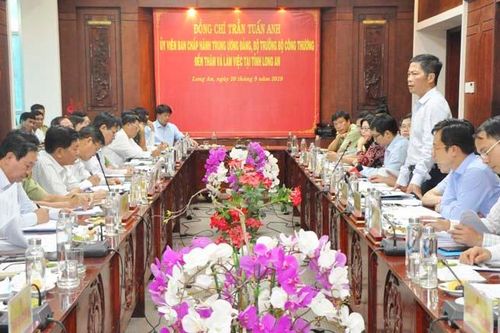 Bộ Công Thương đồng hành cùng Long An chặn nạn thuốc lá ngoại, đường cát lậu