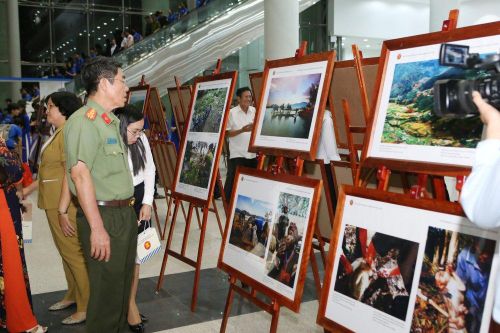 Tổ chức triển lãm ảnh, phim tài liệu chủ đề biến đổi khí hậu và bảo vệ môi trường
