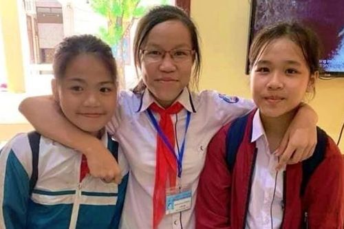 Tuyên dương 3 học sinh nhặt được ví tiền trả lại cho người đánh rơi