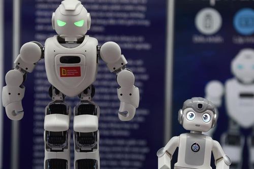 Sinh viên phải làm gì khi robot cạnh tranh công việc với con người?