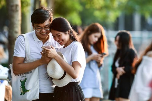 Hoàng hôn mùa thu bên hồ Tây