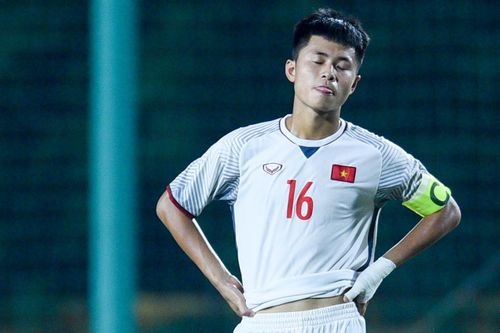 Cầu thủ U16 Việt Nam gục xuống sân sau trận thua Australia