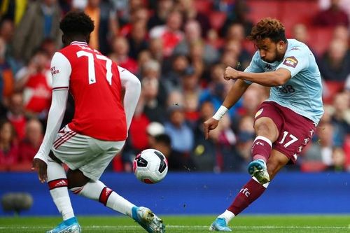 Arsenal ngược dòng hạ Aston Villa với 10 người