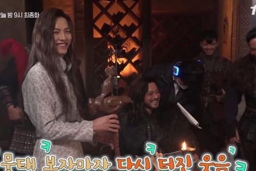 'Arthdal Chronicles' tập cuối: Trên phim căng vậy mà hậu trường cười vỡ bụng