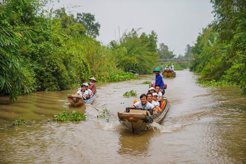Sách quý giúp học sinh vùng sâu hăng say học tập