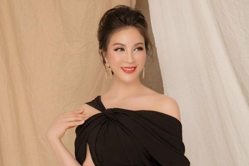 MC Thanh Mai khoe bộ ảnh mới diện toàn đồ hiệu