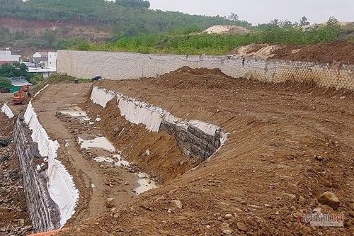 Khánh Hòa: Hoàn tất tháo dỡ bức tường 'khổng lồ' trên đầu nhà dân