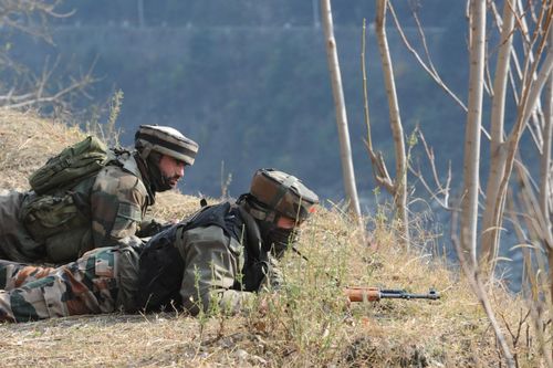 Binh sỹ Ấn Độ và Pakistan đấu súng qua đường ranh giới kiểm soát