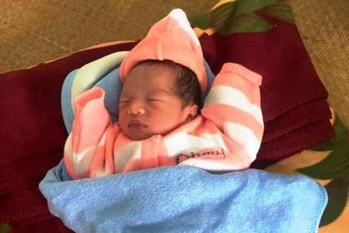 Chính trị - Xã hội Chính trị - Xã hội Bé trai sơ sinh bị bỏ rơi trước cổng nhà dân