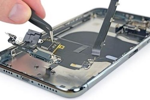 Xem chuyên gia iFixit mổ xẻ 'khủng long' iPhone 11 Pro Max