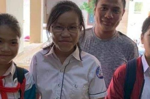 Ba nữ sinh trả lại chiếc ví chứa gần 10 triệu đồng cho người đánh rơi
