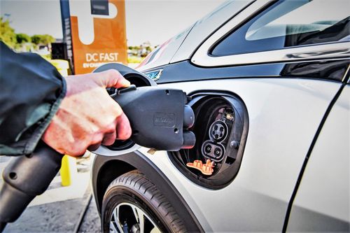 Quảng bá rầm rộ nhưng thị phần xe điện ở Mỹ chỉ đạt mức 1%