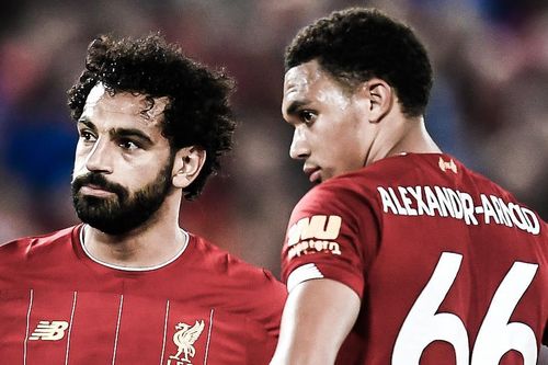 Salah giật gót cho Arnold sút tung lưới Chelsea