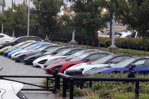 Dàn siêu xe McLaren ngập trong nước lũ