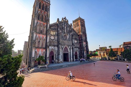 Vương cung thánh đường như ở châu Âu ngay gần Hà Nội