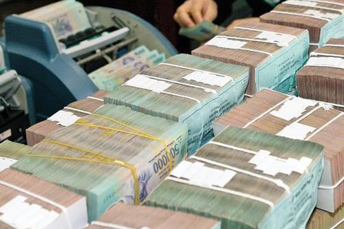 Bạn thuộc kiểu người cắt giảm chi tiêu hay kiếm thêm tiền?