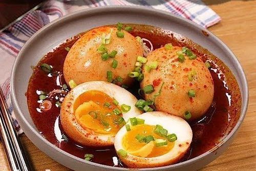 Trứng gà tắm ớt cay, món ngon tốn cơm ngày mát trời