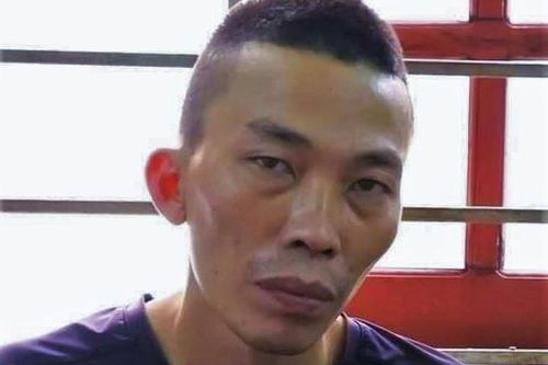Gã trai chém 2 người nhập viện bị bắt tạm giam