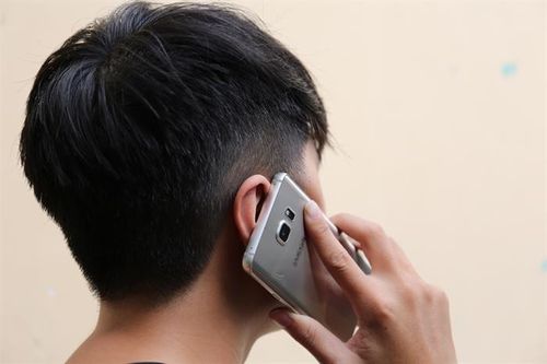 Quản giáo cho bị can mượn điện thoại gọi với giá 2 triệu