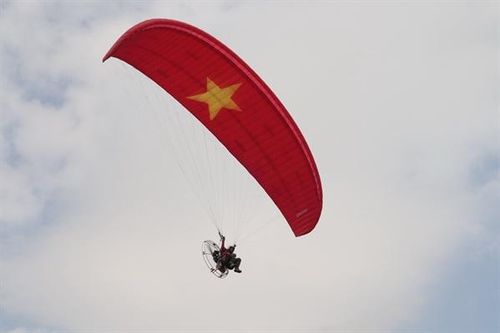Lên Mù Cang Chải ngắm dù lượn trong mây
