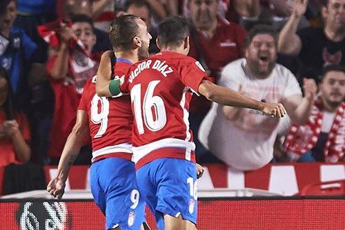 Granada tạm dẫn đầu Liga: Như trong cổ tích