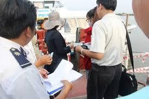 Kiểm soát vé hành khách trên đường thủy nội địa
