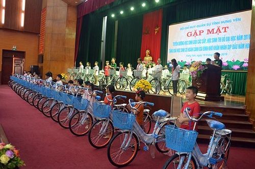 Cùng em đến trường