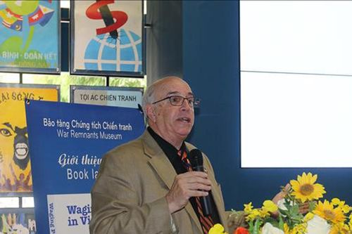 Ra mắt sách Làn sóng hòa bình ở Việt Nam