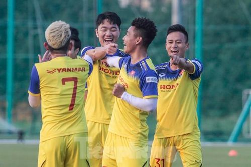 Tuyển Việt Nam tập gì khi vắng bóng thầy Park?