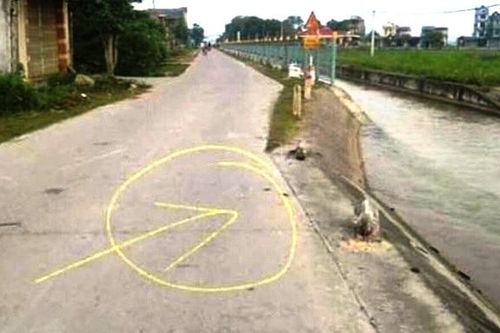 Va chạm với xe máy, 2 vợ chồng tử vong trong đêm