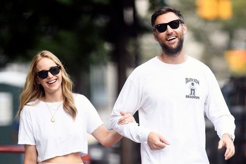 Fan đứng ngồi không yên chờ đón ngày Jennifer Lawrence vu quy
