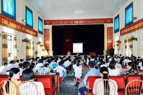 Truyền thông về dân số, sức khỏe sinh sản, kế hoạch hóa gia đình cho học sinh Trường THCS Đông Sơn