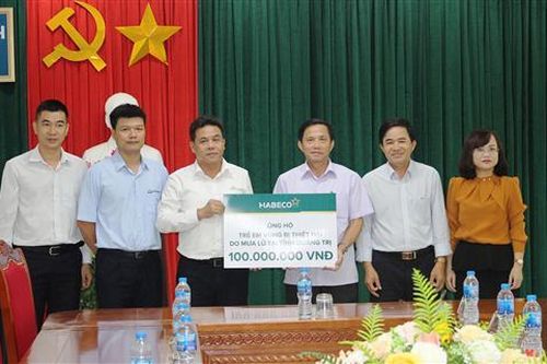 Tổng công ty CP Bia -Rượu- Nước giải khát Hà Nội trao 100 triệu đồng hỗ trợ cho trẻ em vùng bị thiệt hại do mưa lũ tại Quảng Trị