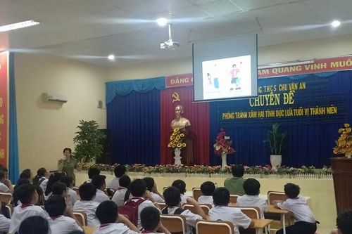 Nâng cao kiến thức phòng, chống xâm hại tình dục cho gần 980 học sinh