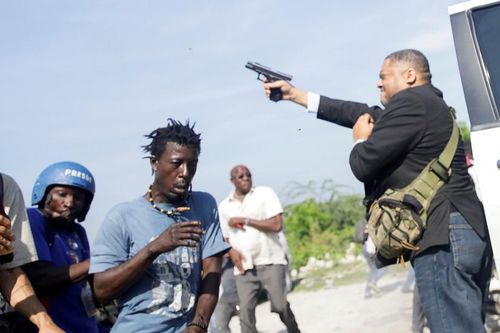 Nghị sĩ Haiti nổ súng, một phóng viên ảnh hãng AP bị trúng đạn