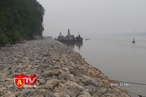 Hà Nội: Chỉ đạo xử lý triệt để 10 vụ vi phạm đê điều
