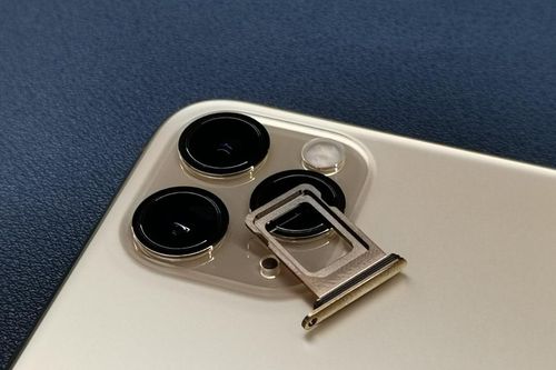 Muốn dùng 2 SIM thường, nên mua iPhone 11 xách tay từ nước nào?