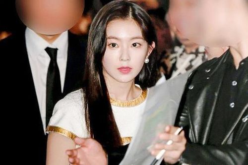 Bạn gái Kim Woo Bin và dàn người đẹp khoe nhan sắc trên thảm đỏ